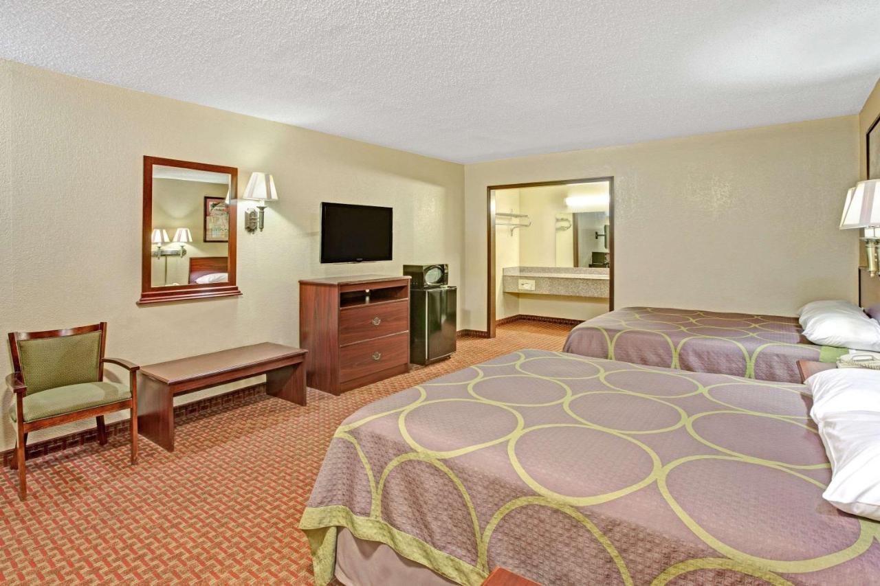 Super 8 By Wyndham Shawnee Hotel Kültér fotó