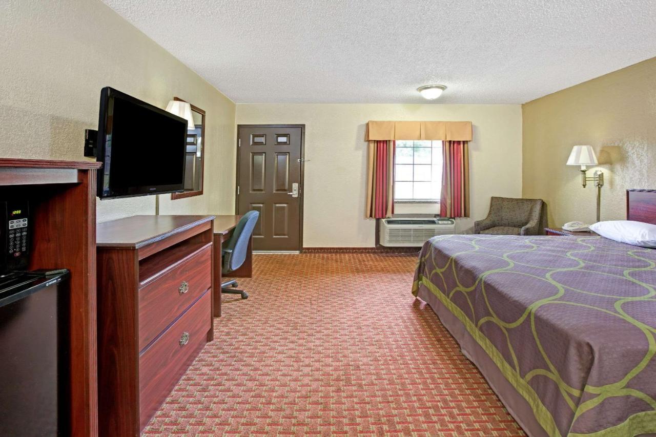 Super 8 By Wyndham Shawnee Hotel Kültér fotó