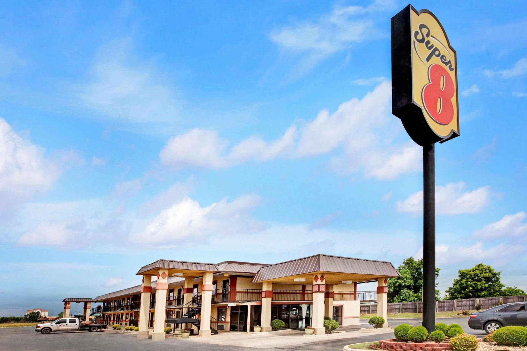 Super 8 By Wyndham Shawnee Hotel Kültér fotó