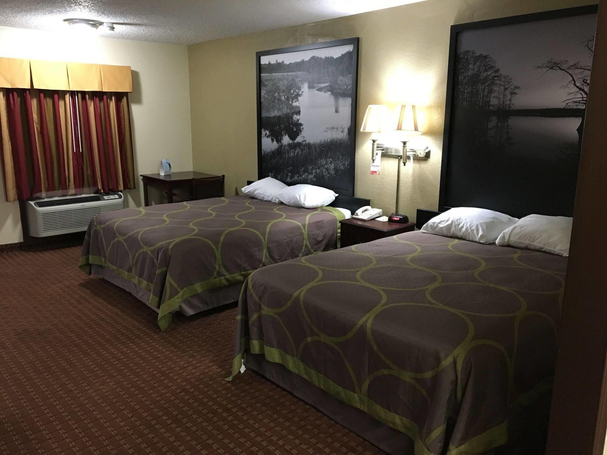 Super 8 By Wyndham Shawnee Hotel Kültér fotó