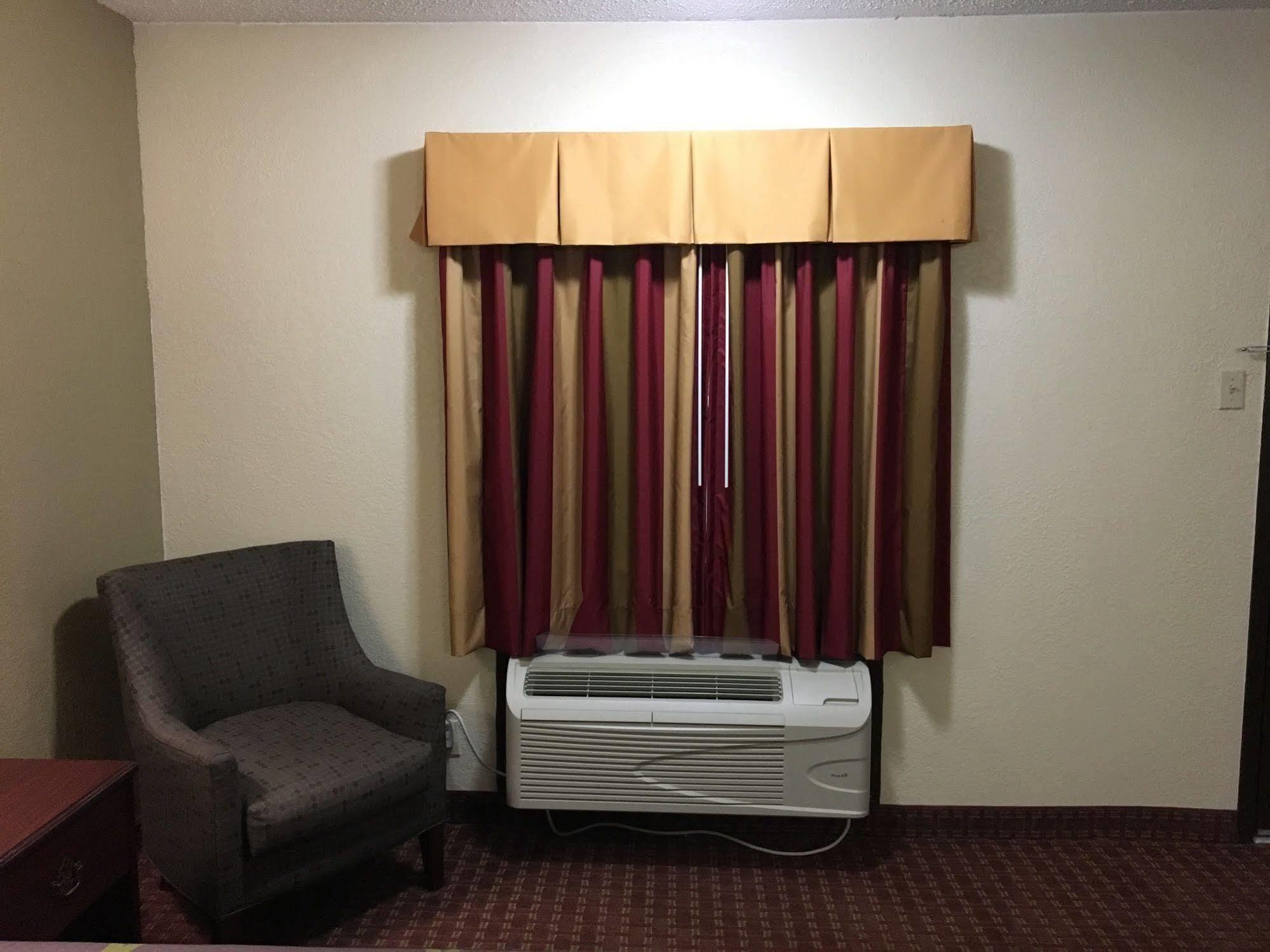 Super 8 By Wyndham Shawnee Hotel Kültér fotó