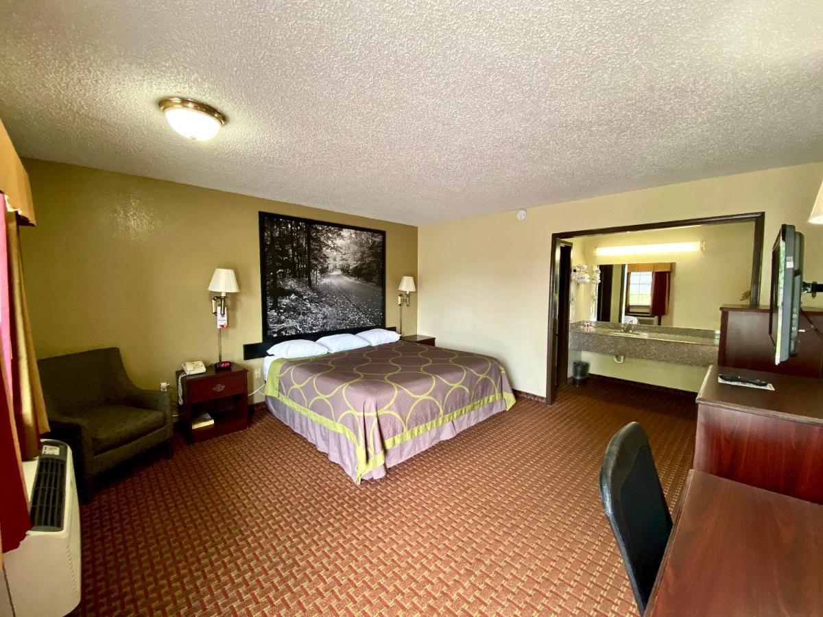 Super 8 By Wyndham Shawnee Hotel Kültér fotó