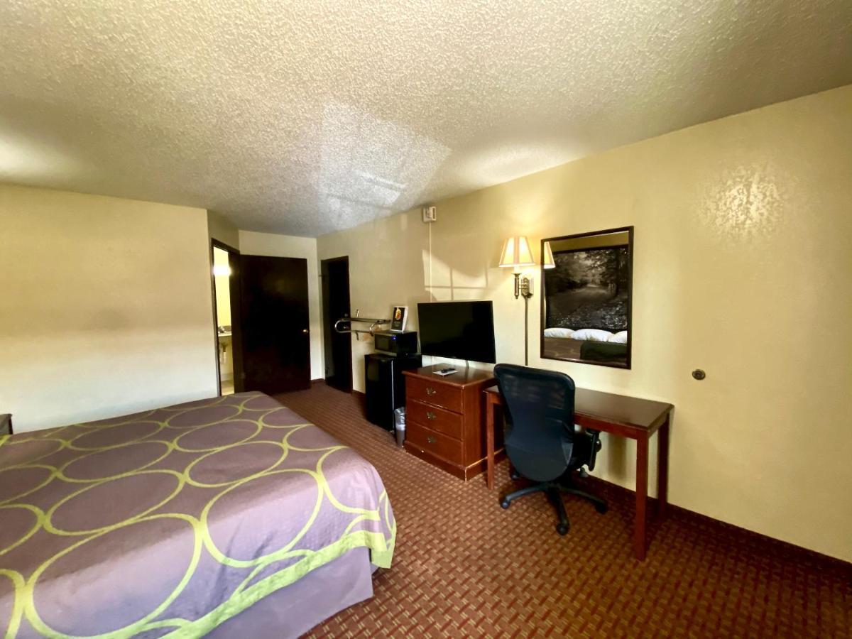 Super 8 By Wyndham Shawnee Hotel Kültér fotó