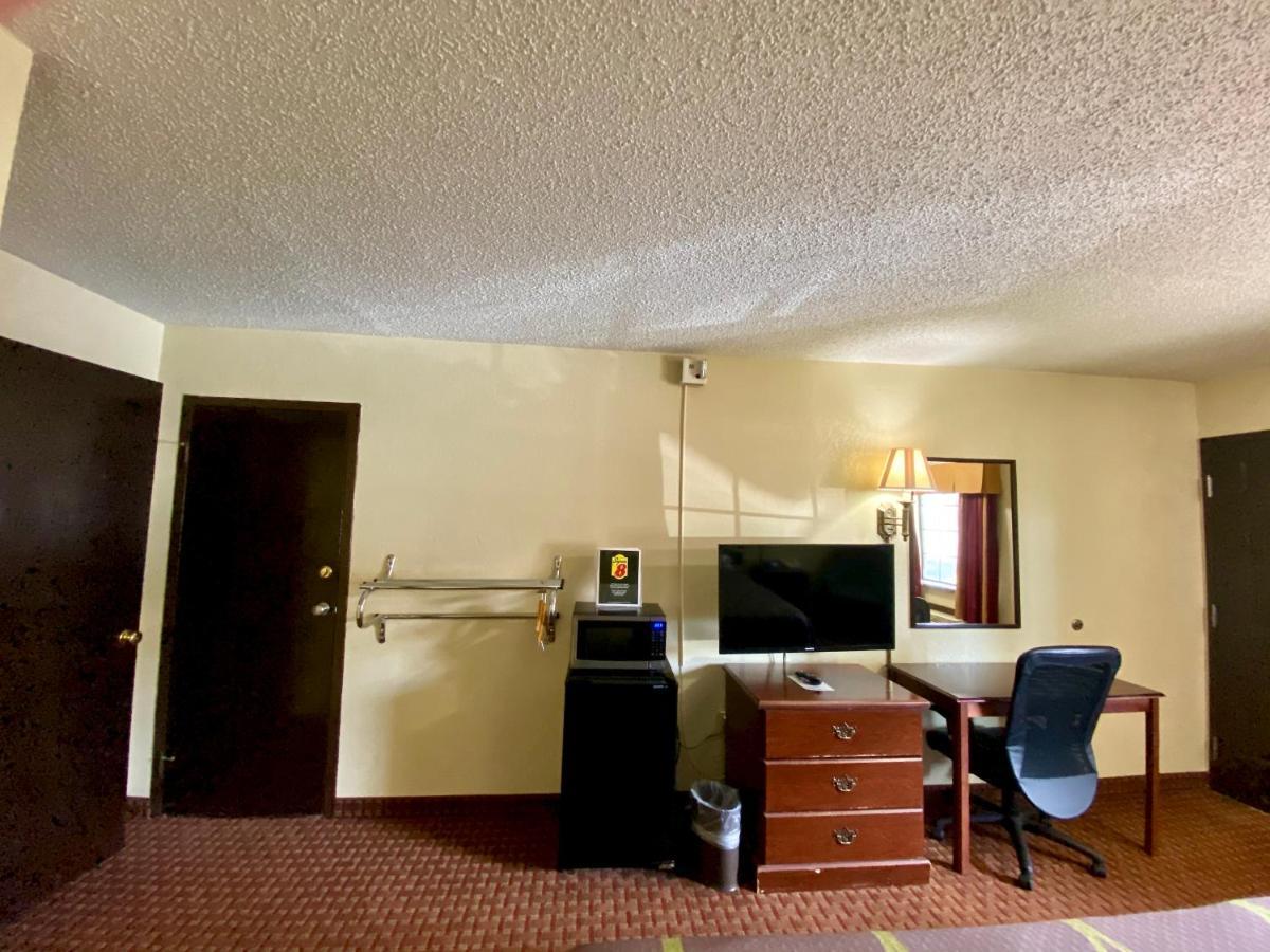 Super 8 By Wyndham Shawnee Hotel Kültér fotó